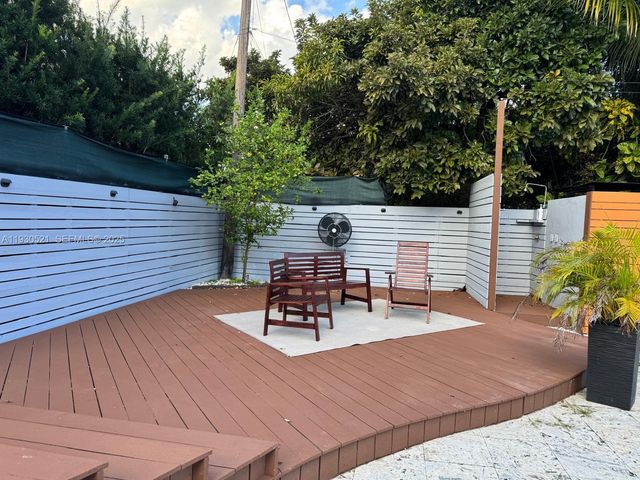 985 NE 115th St, Biscayne Park, FL 33161