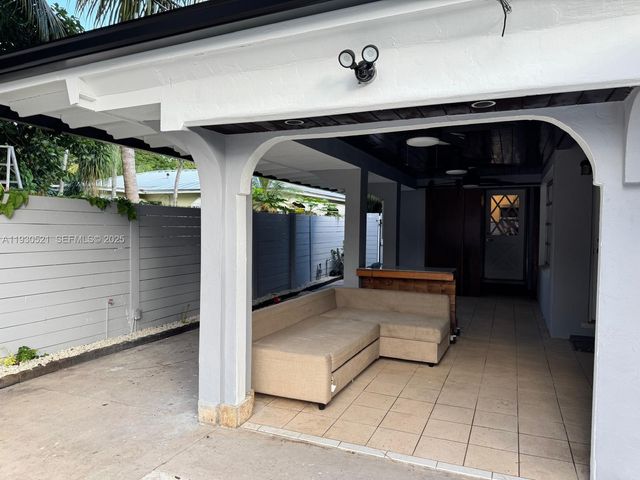 985 NE 115th St, Biscayne Park, FL 33161