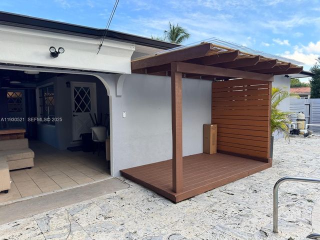 985 NE 115th St, Biscayne Park, FL 33161