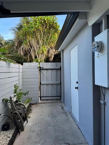 985 NE 115th St, Biscayne Park, FL 33161