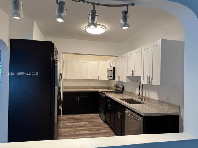 985 NE 115th St, Biscayne Park, FL 33161