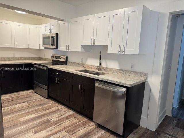 985 NE 115th St, Biscayne Park, FL 33161