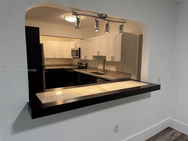 985 NE 115th St, Biscayne Park, FL 33161