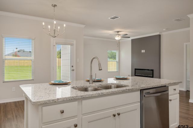 1201 Park Meadows Dr., Whitehouse, TX 75791