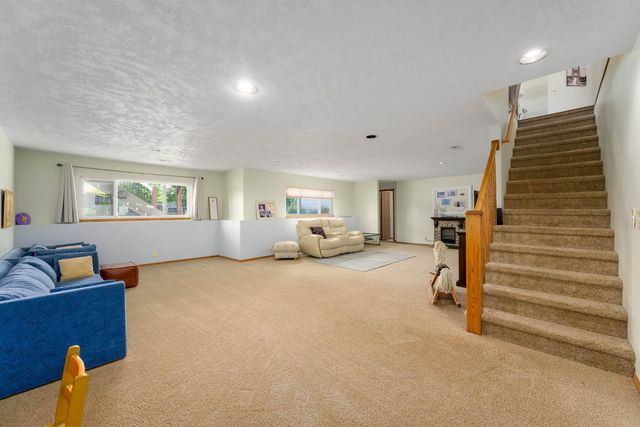 3318 N Lake Ridge St, Wichita, KS 67205