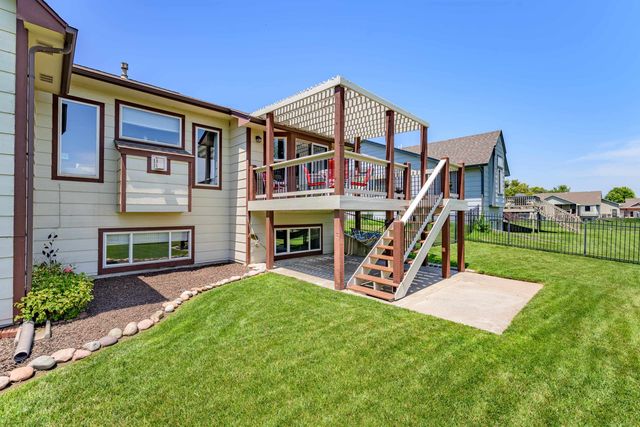 3318 N Lake Ridge St, Wichita, KS 67205