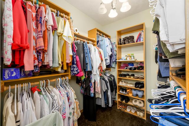 3318 N Lake Ridge St, Wichita, KS 67205