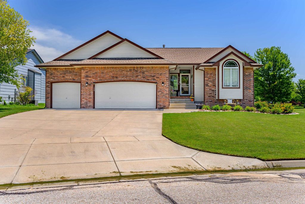 3318 N Lake Ridge St, Wichita, KS 67205