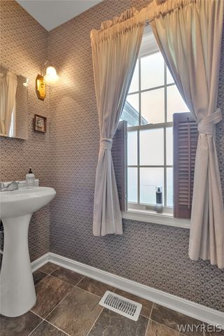 11881 Broadway Street, Alden, NY 14004