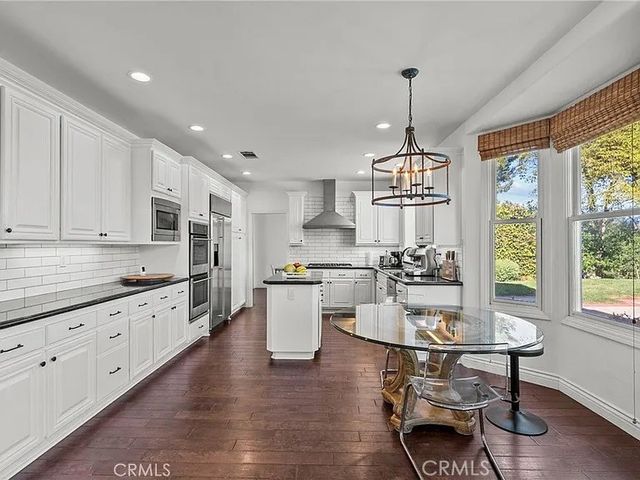 3450 Malaga Court, Calabasas, CA 91302