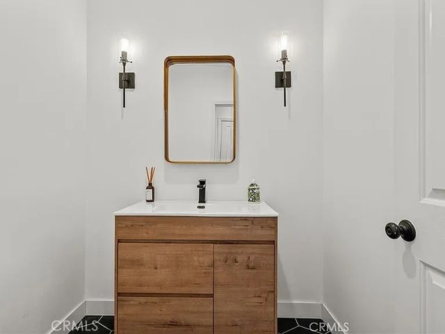 3450 Malaga Court, Calabasas, CA 91302