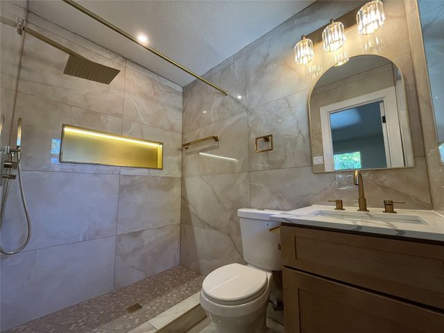 917 Blossom Circle, Garland, TX 75041