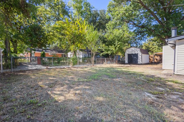 917 Blossom Circle, Garland, TX 75041