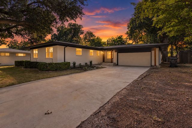 917 Blossom Circle, Garland, TX 75041