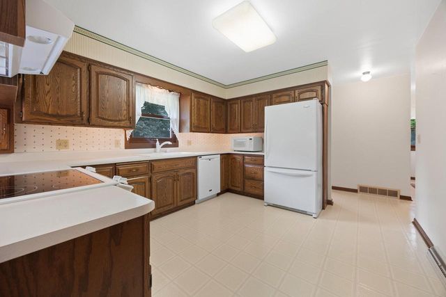 1630 Wallace Lake ROAD, West Bend, WI 53090