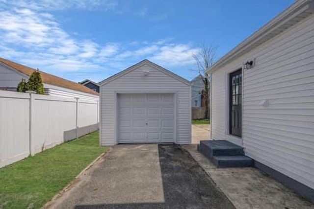 831 Keith Lane, West Islip, NY 11795