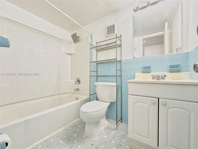 5050 NW 7th St 705, Miami, FL 33126