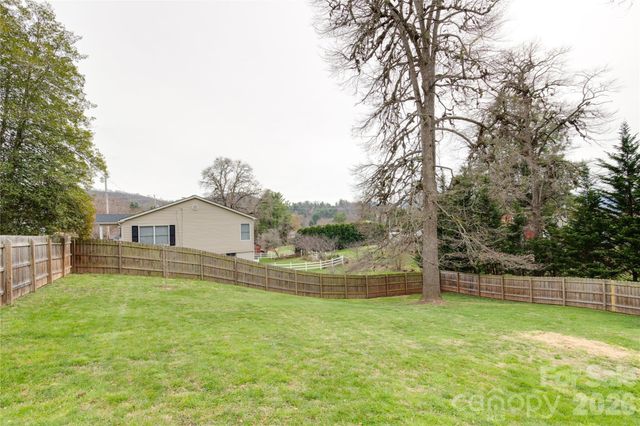 107 Shepard Way, Burnsville, NC 28714