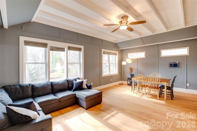 107 Shepard Way, Burnsville, NC 28714