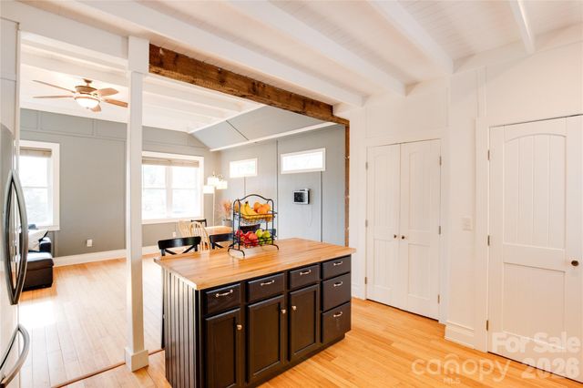 107 Shepard Way, Burnsville, NC 28714