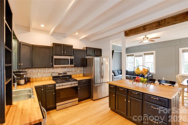 107 Shepard Way, Burnsville, NC 28714