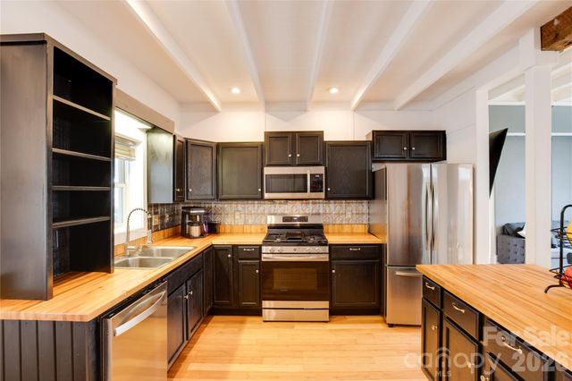107 Shepard Way, Burnsville, NC 28714