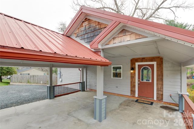107 Shepard Way, Burnsville, NC 28714