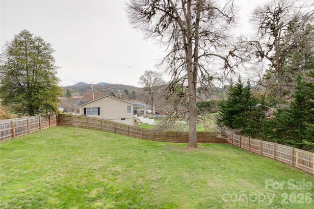 107 Shepard Way, Burnsville, NC 28714