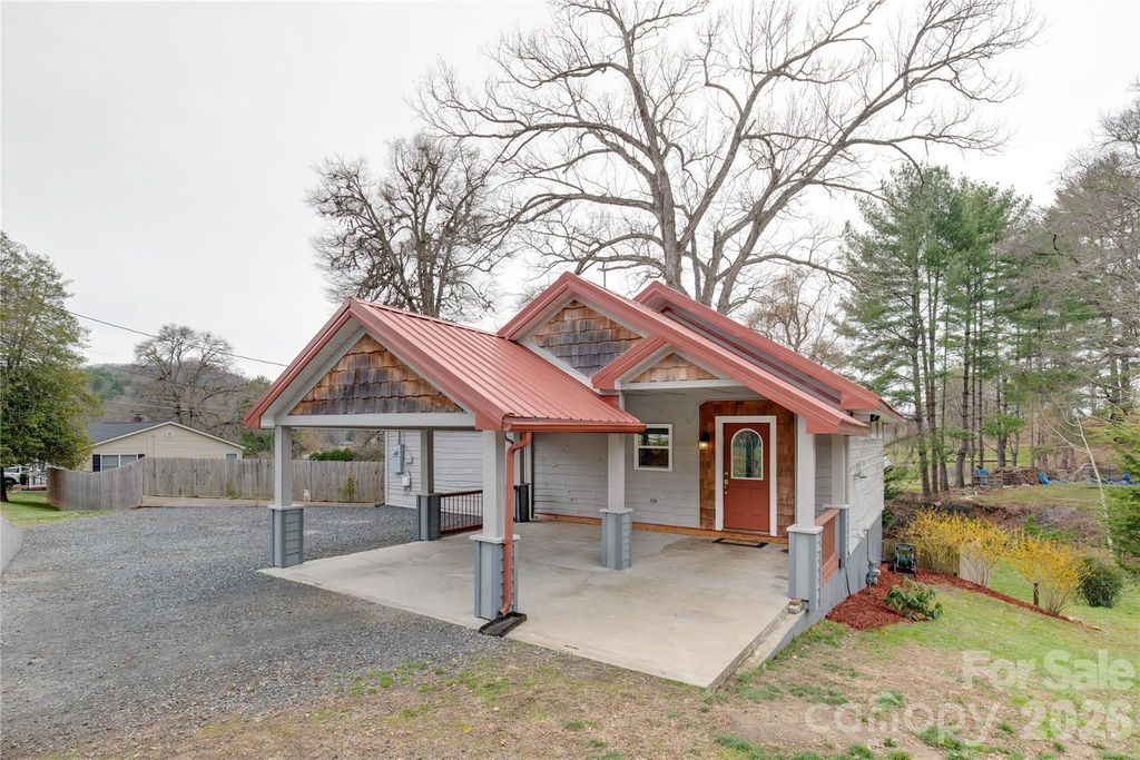 107 Shepard Way, Burnsville, NC 28714