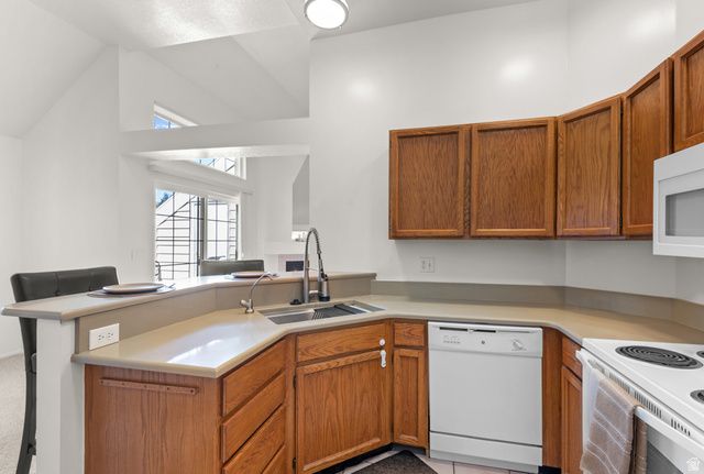 5458 S LIGHTHOUSE RD, Taylorsville, UT 84123