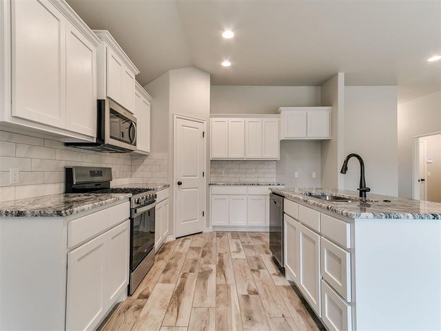 12104 Rockbed Drive, Yukon, OK 73099