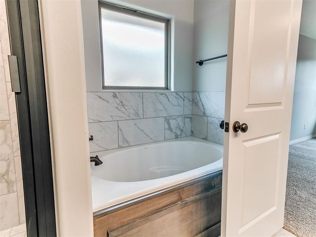 12104 Rockbed Drive, Yukon, OK 73099