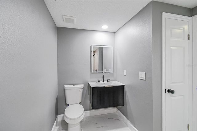8801 THOUSAND OAKS COURT, Tampa, FL 33634
