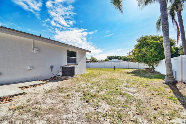 8801 THOUSAND OAKS COURT, Tampa, FL 33634