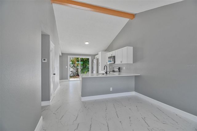 8801 THOUSAND OAKS COURT, Tampa, FL 33634