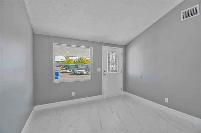 8801 THOUSAND OAKS COURT, Tampa, FL 33634