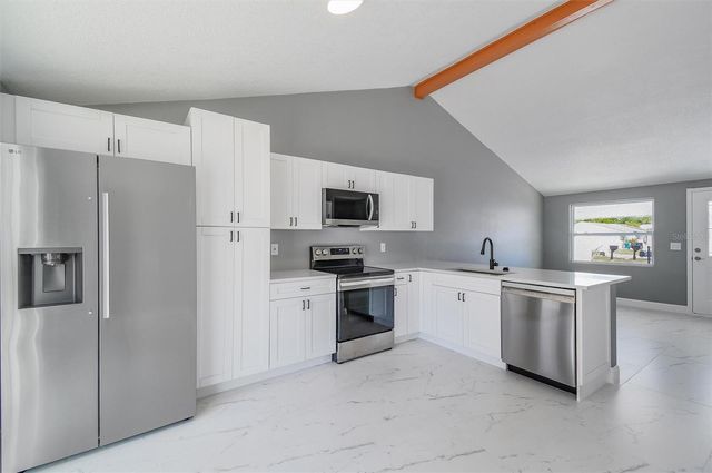 8801 THOUSAND OAKS COURT, Tampa, FL 33634