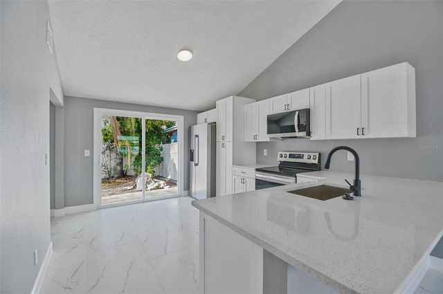 8801 THOUSAND OAKS COURT, Tampa, FL 33634