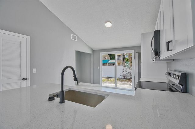 8801 THOUSAND OAKS COURT, Tampa, FL 33634