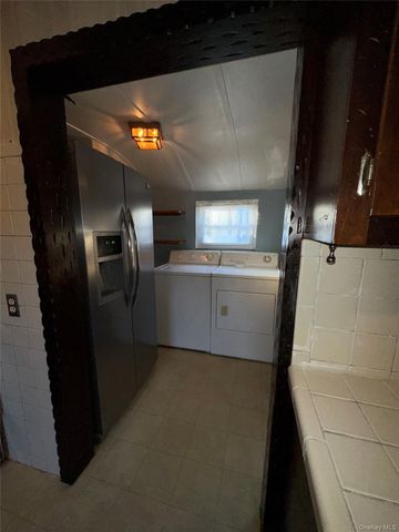 460 Bayview Avenue S 1st Fl, Freeport, NY 11520