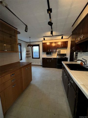 460 Bayview Avenue S 1st Fl, Freeport, NY 11520