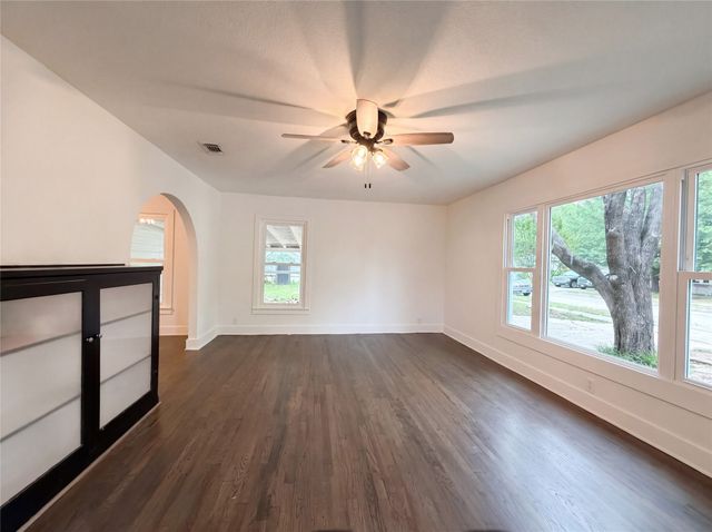 2724 Halbert Street, Fort Worth, TX 76112