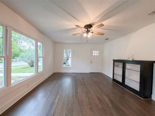 2724 Halbert Street, Fort Worth, TX 76112