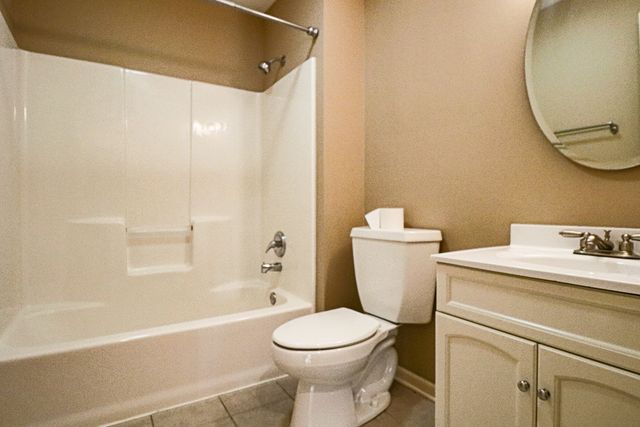 57 E Hattendorf Avenue 304, Roselle, IL 60172