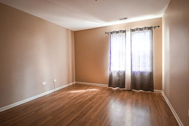 57 E Hattendorf Avenue 304, Roselle, IL 60172