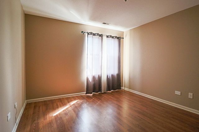 57 E Hattendorf Avenue 304, Roselle, IL 60172
