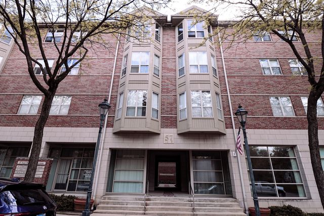 57 E Hattendorf Avenue 304, Roselle, IL 60172