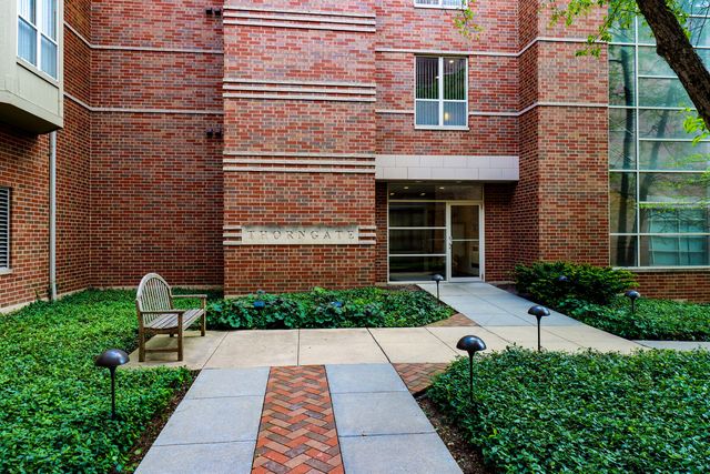 57 E Hattendorf Avenue 304, Roselle, IL 60172