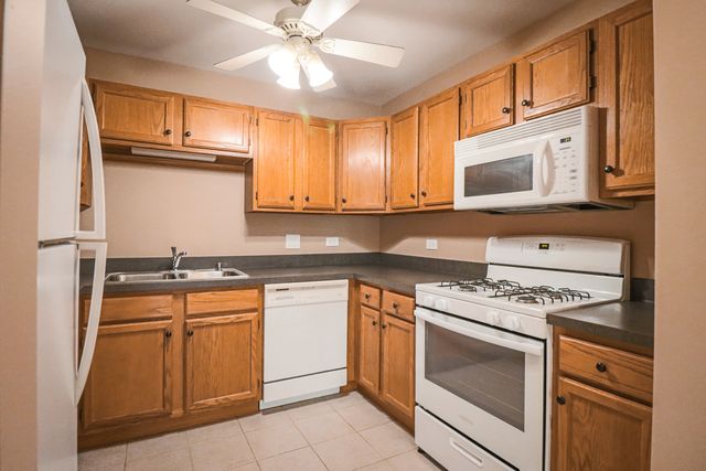 57 E Hattendorf Avenue 304, Roselle, IL 60172