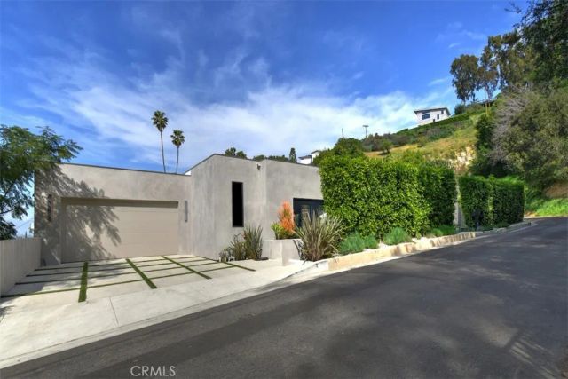 14753 Round Valley, Sherman Oaks, CA 91403